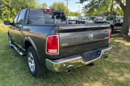 2017 Ram 1500 Laramie photo 3