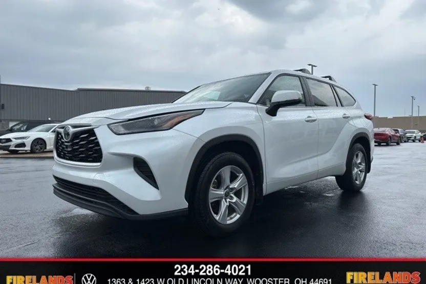 2023 Toyota Highlander L photo 1