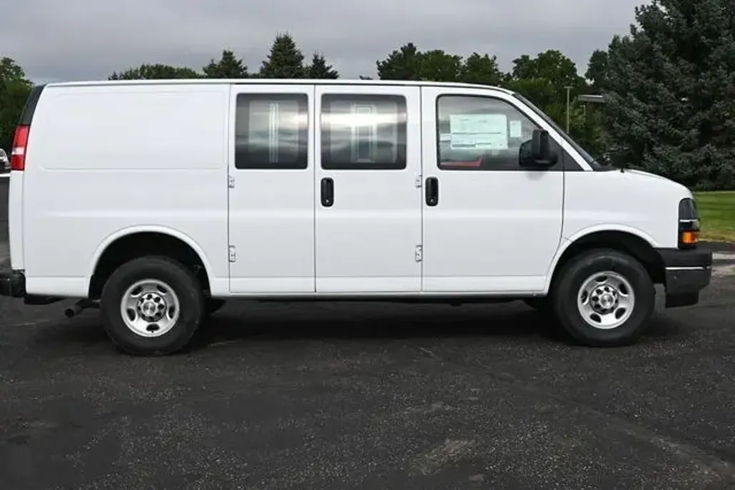 2024 Chevrolet Express 2500 Work Van photo 1