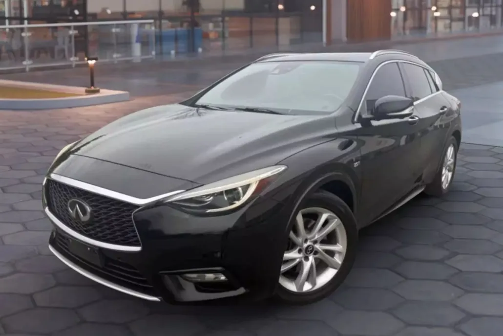 2017 Infiniti QX30 Premium Sport photo 1