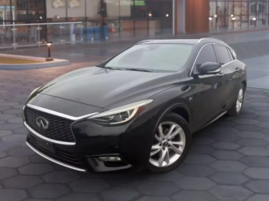 2017 Infiniti QX30 Premium Sport photo 1