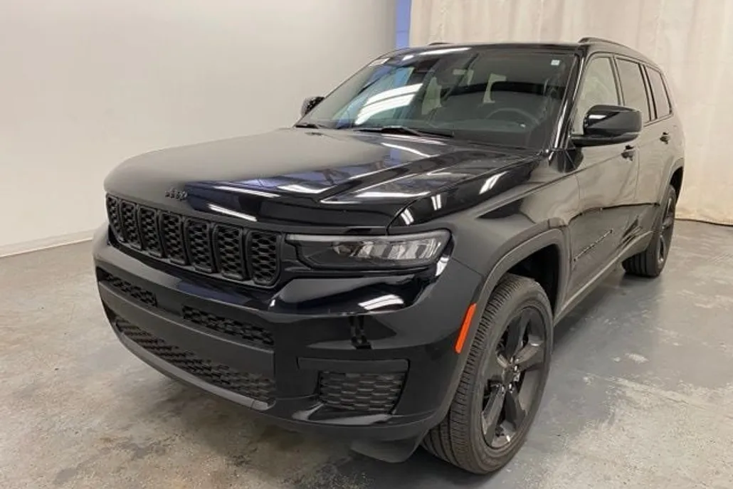 2025 Jeep Grand Cherokee Altitude photo 1