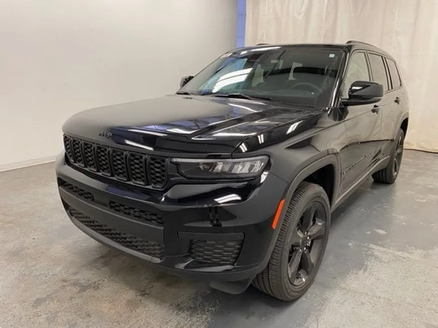 2025 Jeep Grand Cherokee Altitude photo 1