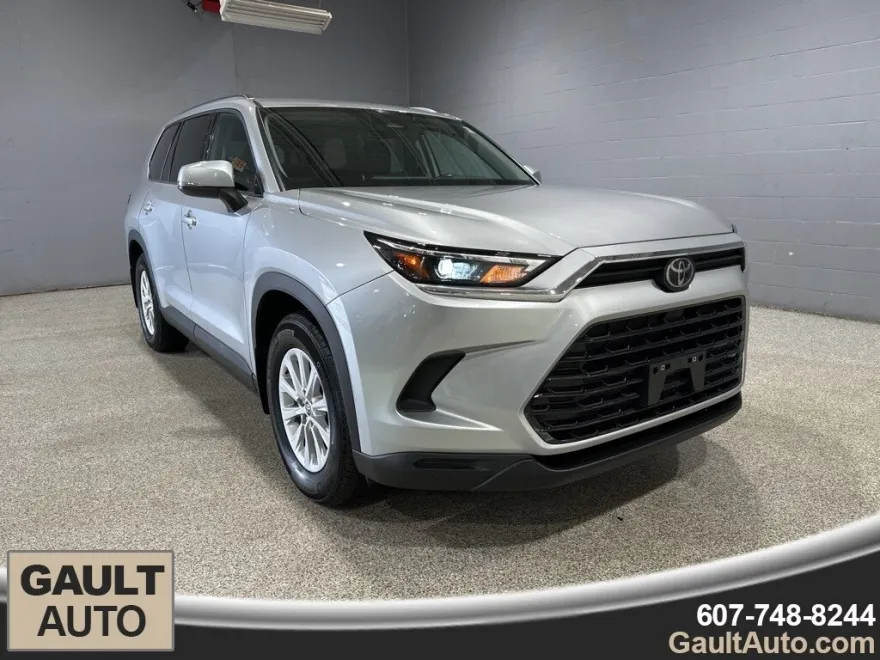 2024 Toyota Grand Highlander XLE photo 1