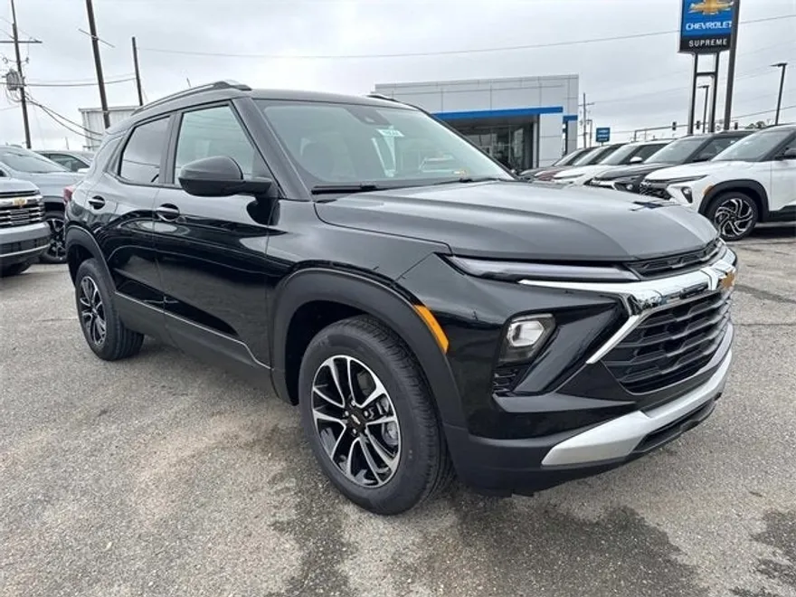 2025 Chevrolet Trailblazer LT photo 1