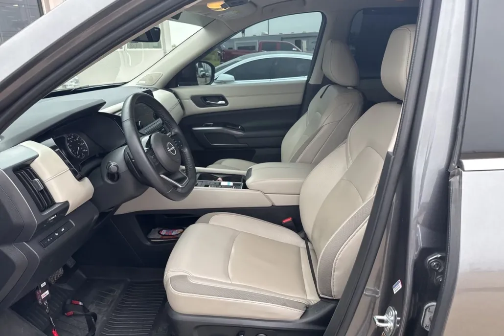 2023 Nissan Pathfinder SL photo 1