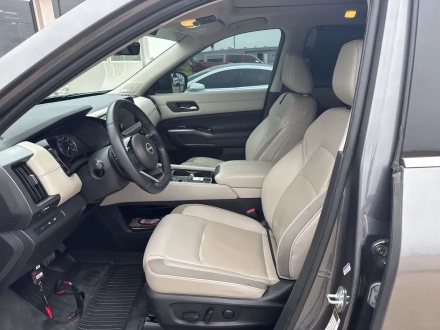2023 Nissan Pathfinder SL photo 1