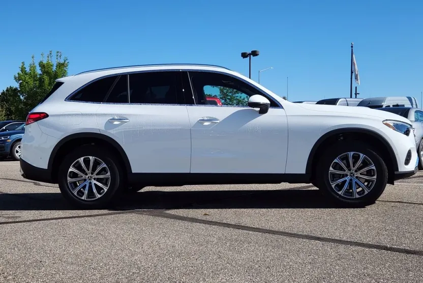 2026 Mercedes Benz GLC 300 4MATIC photo 1