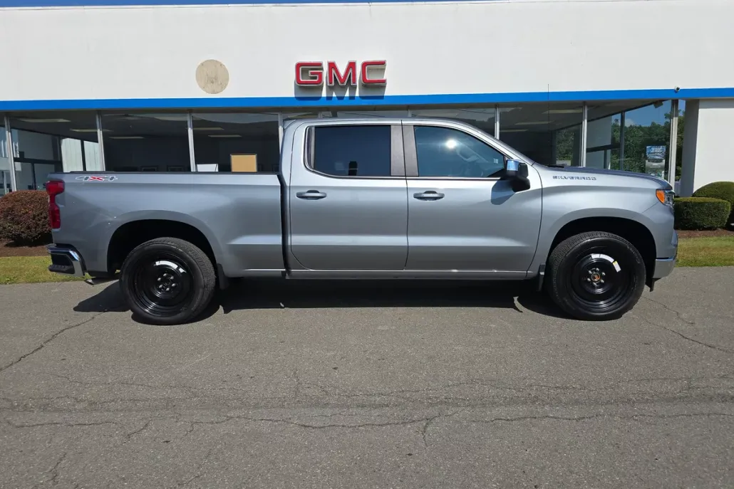 2026 Chevrolet Silverado 1500 LT photo 1