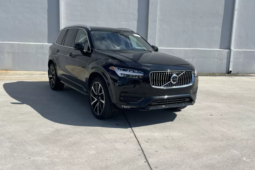 2022 Volvo XC90 Momentum photo 1