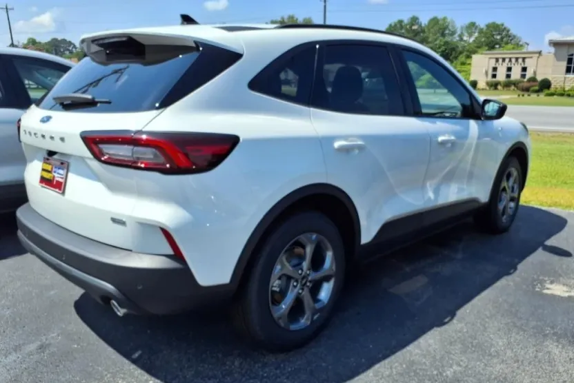 2025 Ford Escape ST-Line photo 1