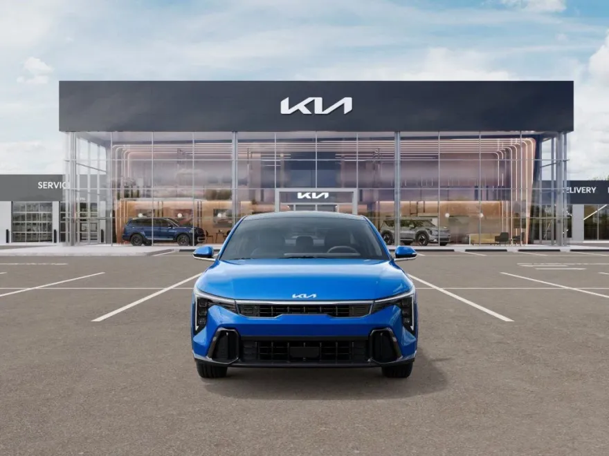2025 Kia K4 GT-Line photo 1