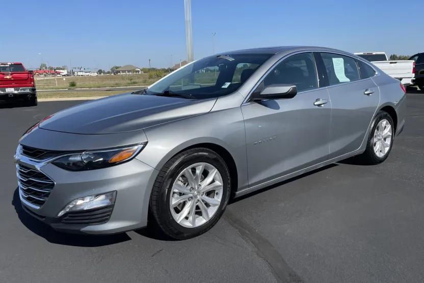2024 Chevrolet Malibu 1LT photo 1