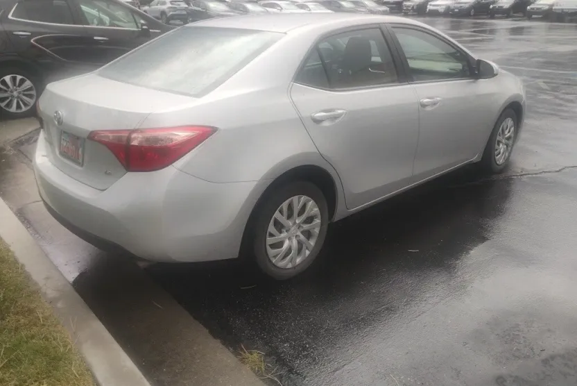 2017 Toyota Corolla L photo 1