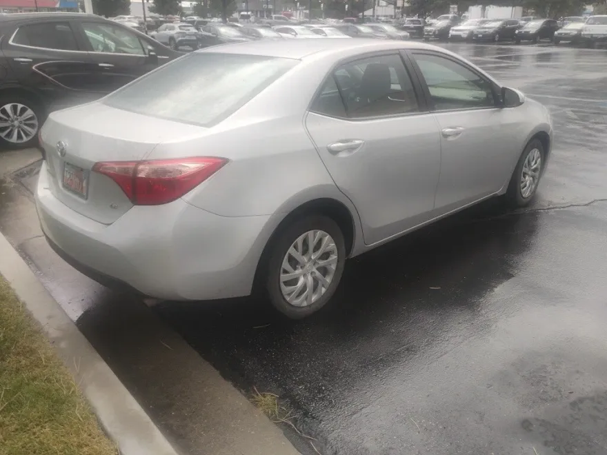 2017 Toyota Corolla L photo 1