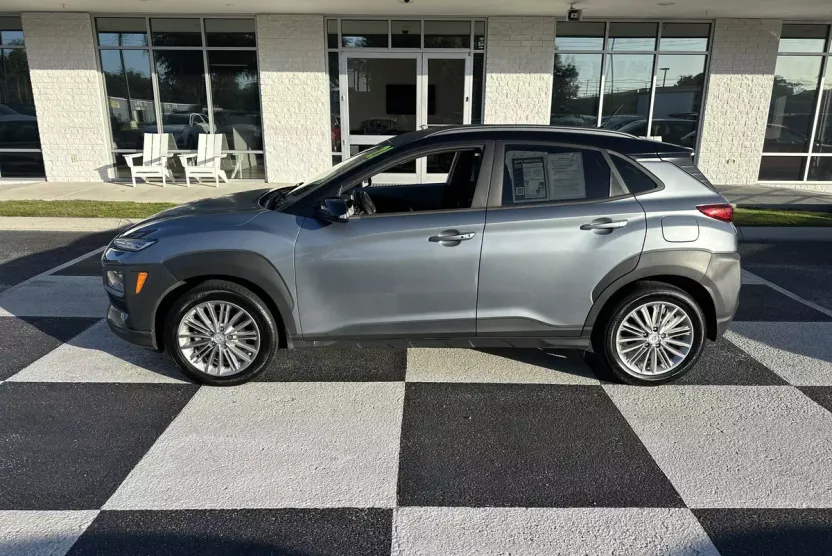 2021 Hyundai Kona SEL photo 1
