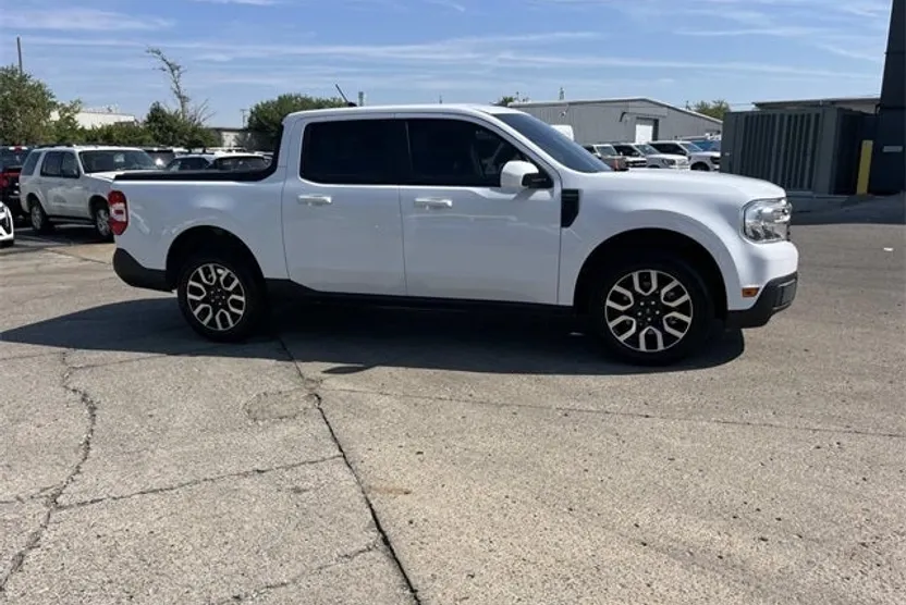 2022 Ford Maverick Lariat photo 1
