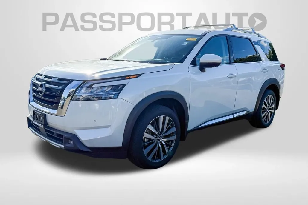 2022 Nissan Pathfinder Platinum photo 1
