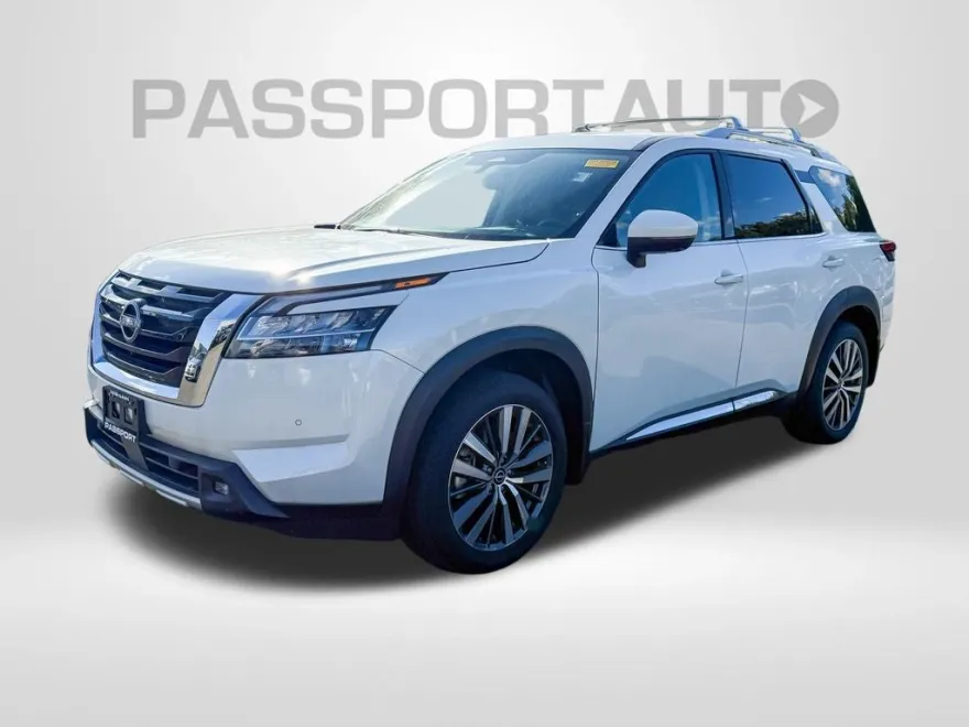 2022 Nissan Pathfinder Platinum photo 1