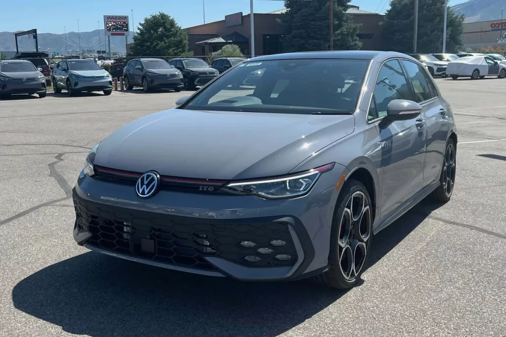 2025 Volkswagen Golf GTI Autobahn photo 1