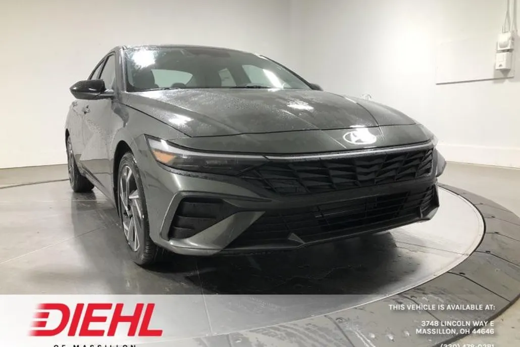 2025 Hyundai Elantra SEL Sport photo 1