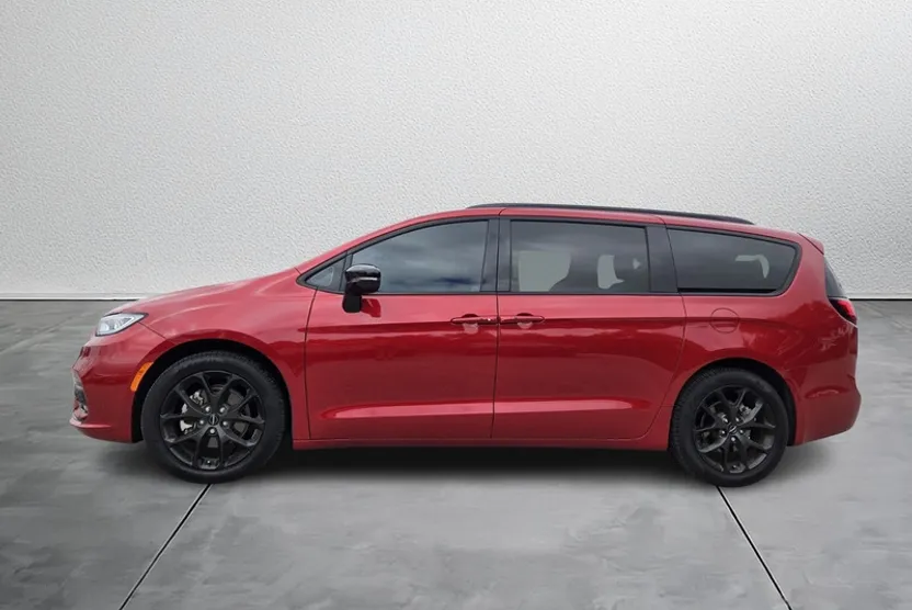 2024 Chrysler Pacifica Limited photo 1