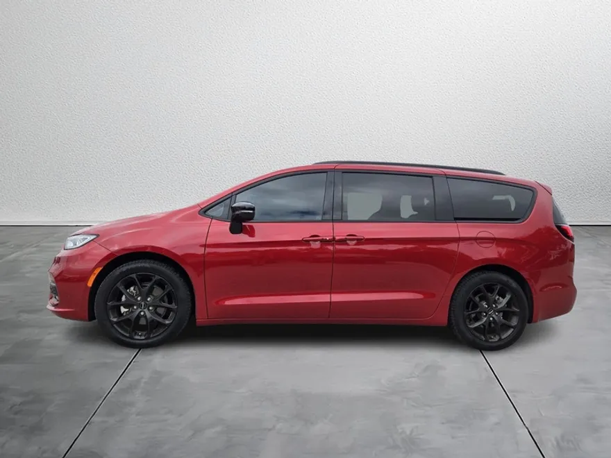 2024 Chrysler Pacifica Limited photo 1