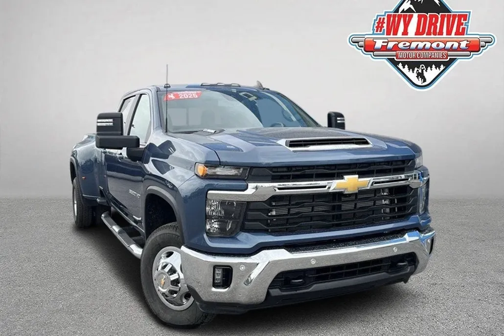 2025 Chevrolet Silverado 3500HD LT photo 1