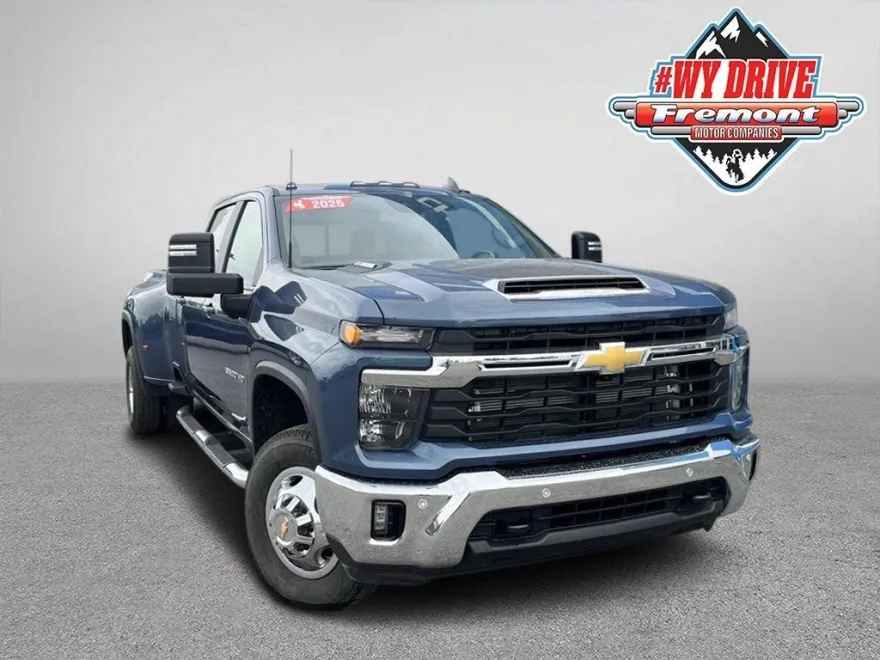 2025 Chevrolet Silverado 3500HD LT photo 1