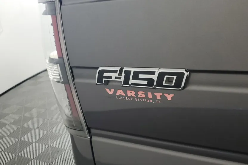2010 Ford F-150 XLT photo 1