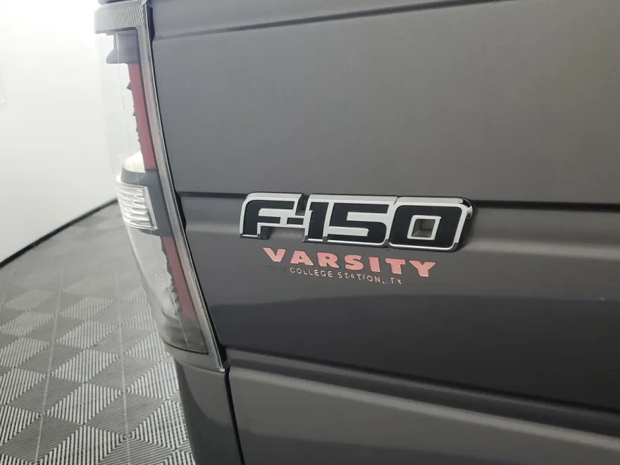 2010 Ford F-150 XLT photo 1