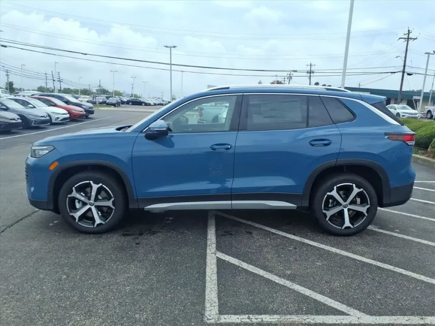 2025 Volkswagen Tiguan SE photo 1