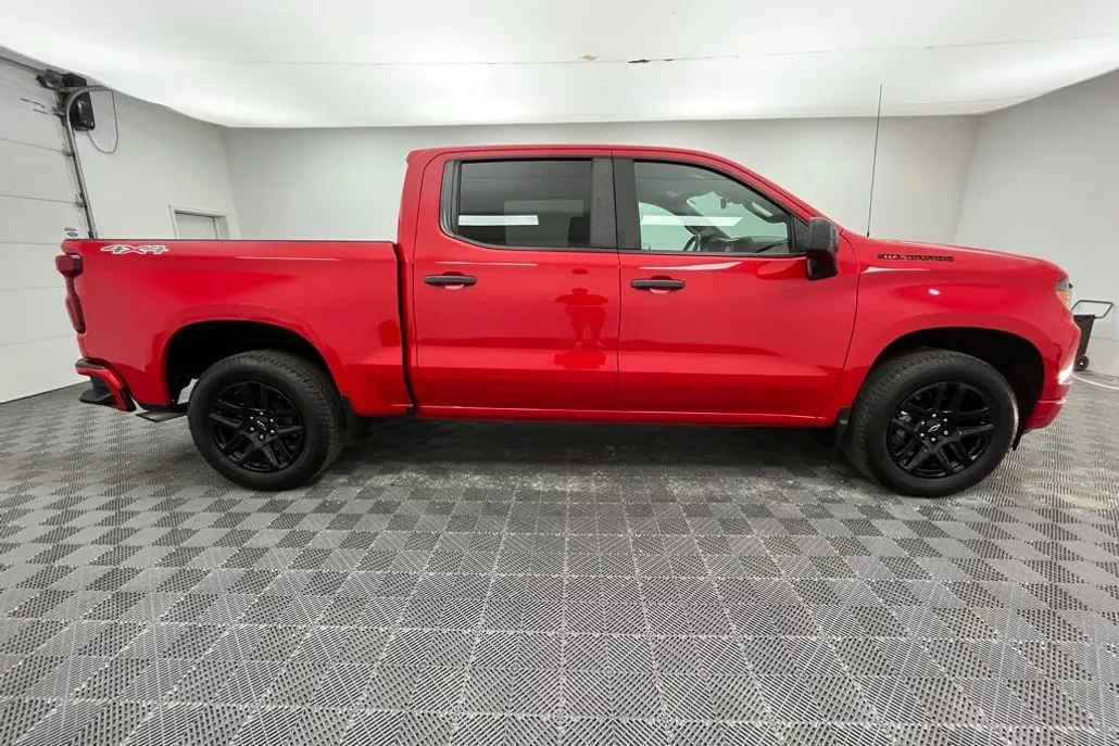 2022 Chevrolet Silverado 1500 Custom photo 1