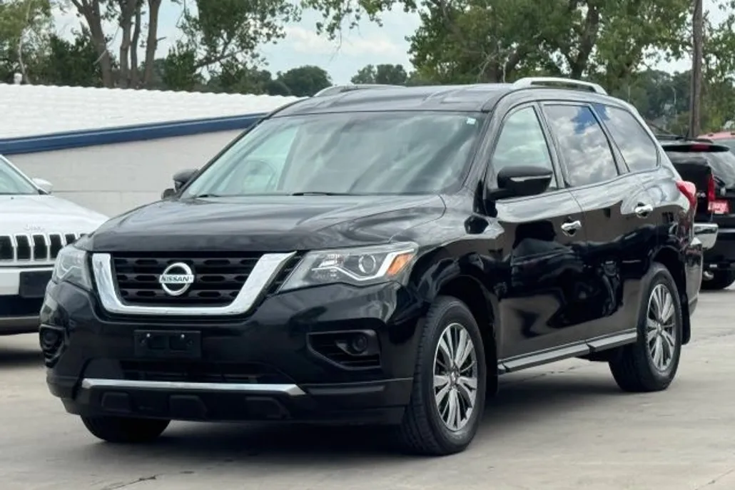 2018 Nissan Pathfinder S photo 1