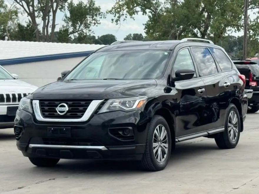 2018 Nissan Pathfinder S photo 1