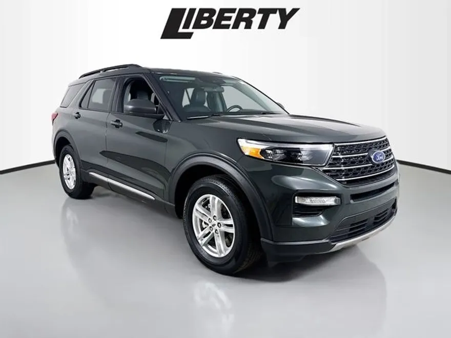 2023 Ford Explorer XLT photo 1