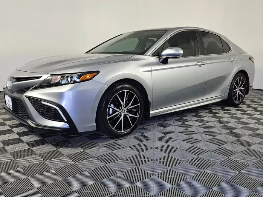 2023 Toyota Camry Hybrid SE photo 1