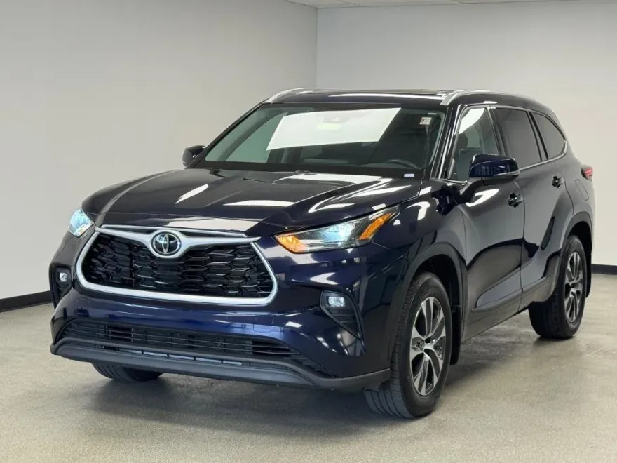 2022 Toyota Highlander XLE photo 1