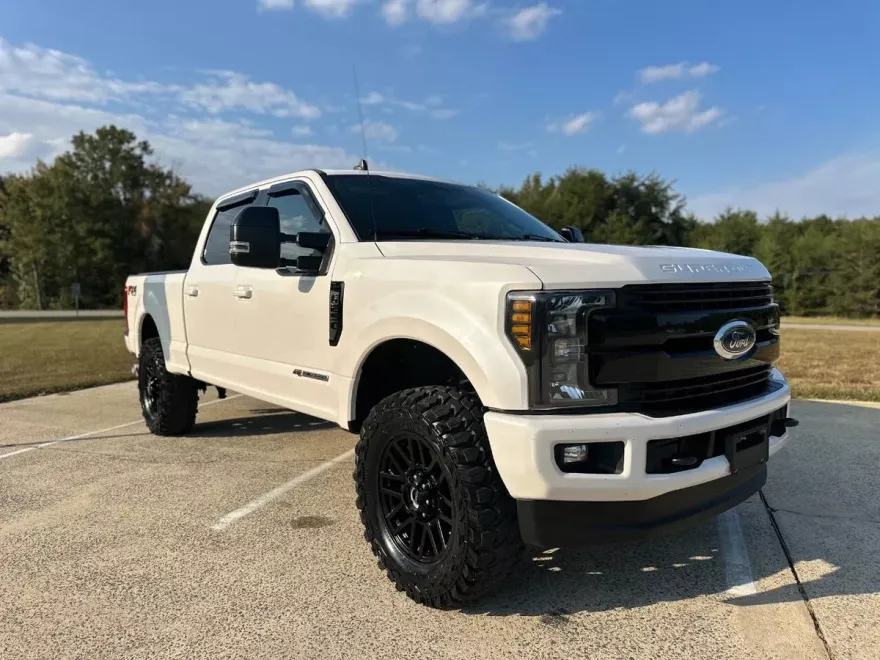 2019 Ford F-250 Lariat photo 1