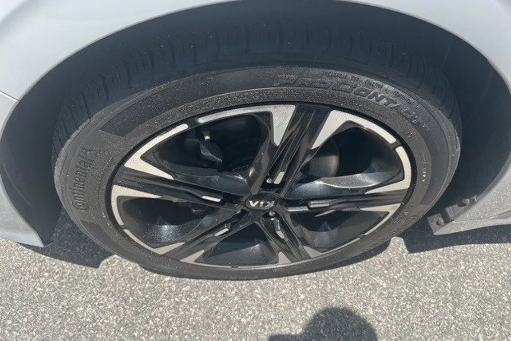 2021 Kia K5 GT-Line photo 1