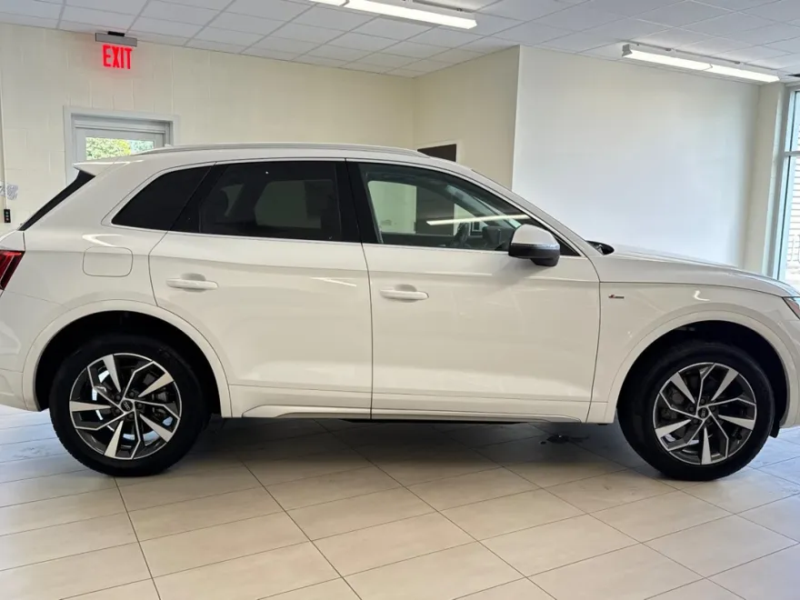 2024 Audi Q5 S line Premium Plus photo 1