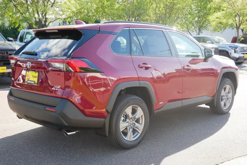 2025 Toyota RAV4 Hybrid XLE photo 1