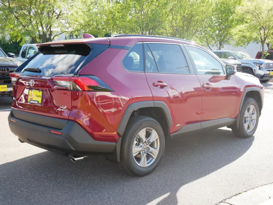 2025 Toyota RAV4 Hybrid XLE photo 1