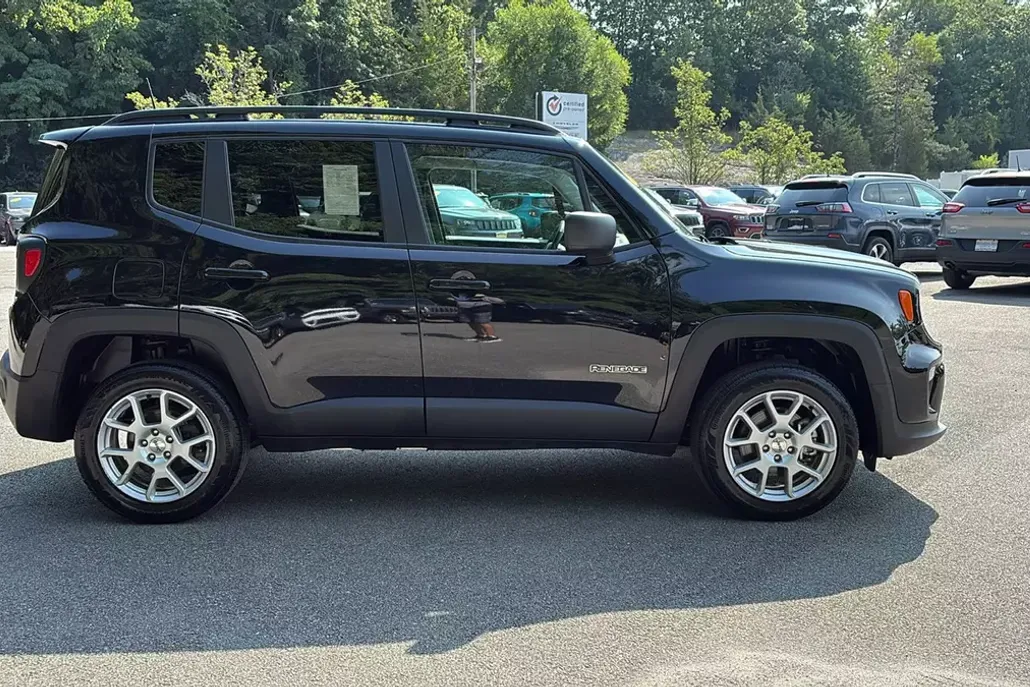 2022 Jeep Renegade Latitude photo 1