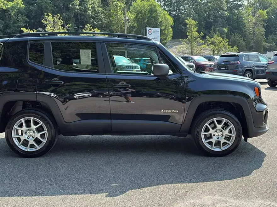 2022 Jeep Renegade Latitude photo 1