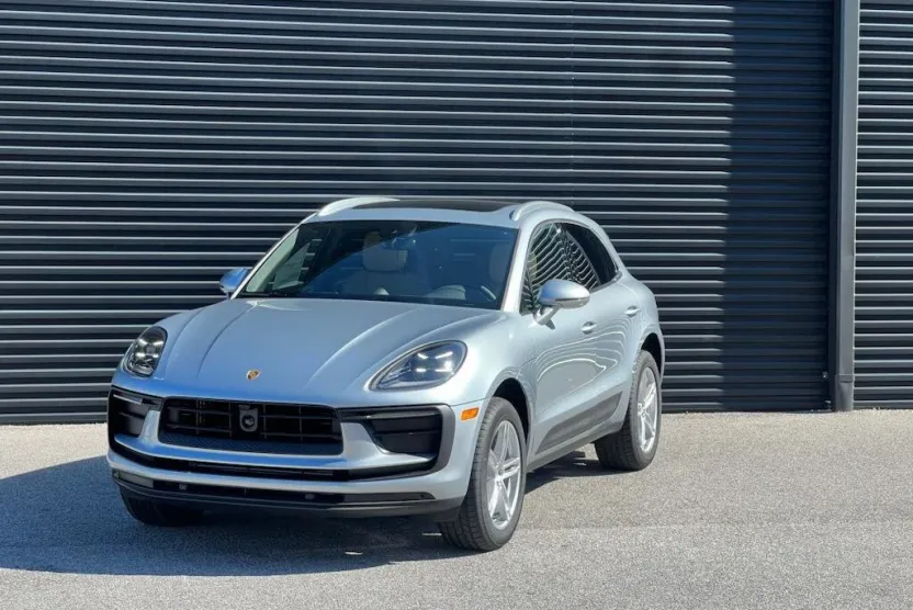 2025 Porsche Macan T photo 1