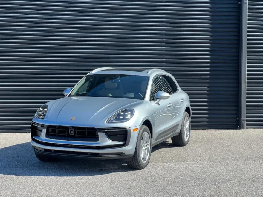 2025 Porsche Macan T photo 1