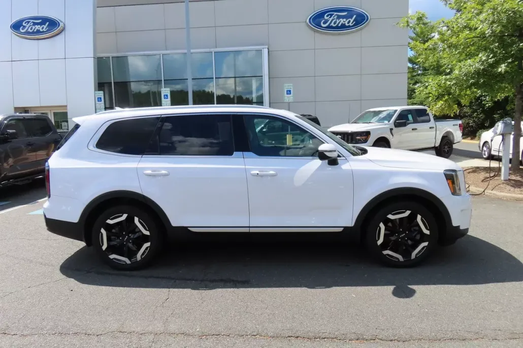 2024 Kia Telluride EX photo 1