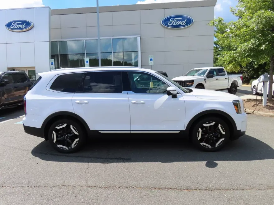 2024 Kia Telluride EX photo 1