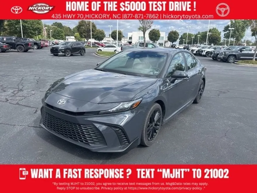 2025 Toyota Camry SE photo 1